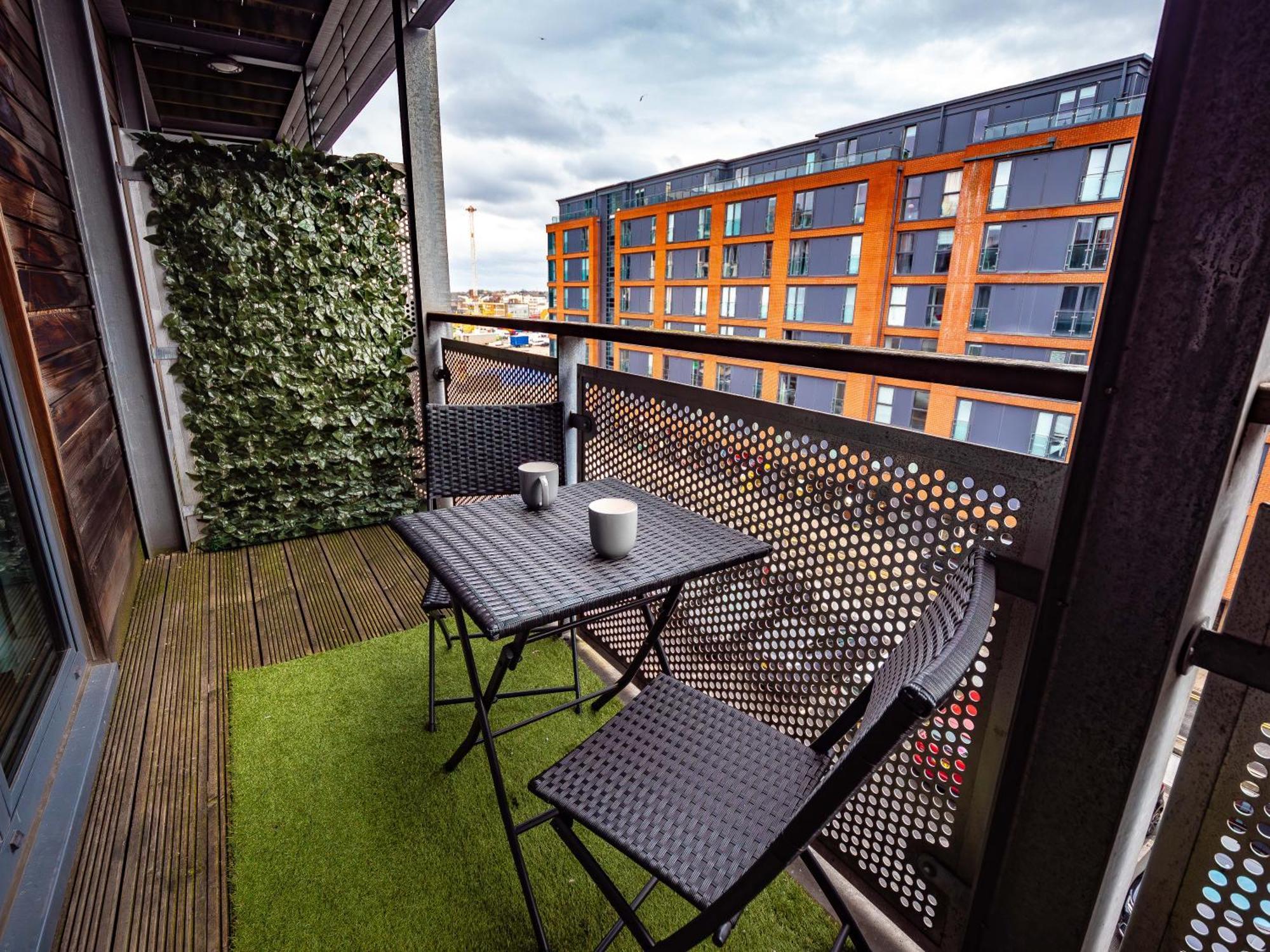 Апартаменты Amazing New Arcadian Centre - 1Bdr - Balcony & Parking Бирмингем Экстерьер фото